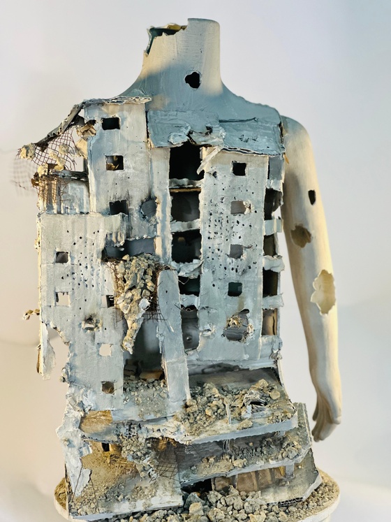 Mustafa Mohana, «From the Rubble», skulptur