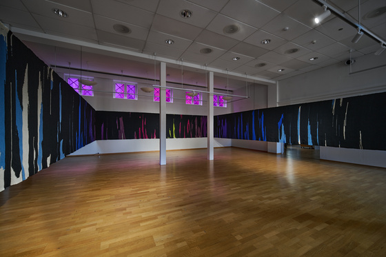 Matilde Westavik Gaustad, «Utforsker ormehull med rottene, det er stengt! Vi må snu», Moss Kunstforening 2025.