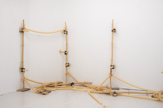 Victor Santamarina, Untitled (Scaffoldings), 2025. Foto: Erik Mowinckel
