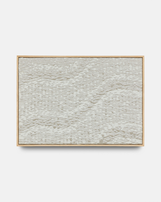 Pearla Pigao, Platgeist I, vevd tekstil i norsk ull og grå polyestertrådm 2025. Foto: Magnus Gulliksen.