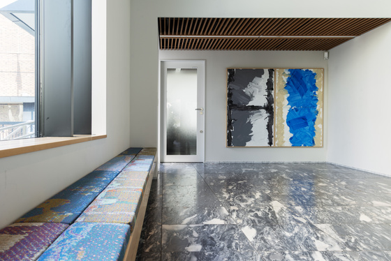 Sveinung Rudjord Unneland: «H I», 2025 og Interiør, 2025. Foto: © Satoshi Nagare / KORO