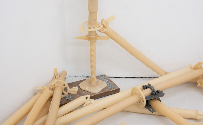 Victor Santamarina, Untitled (Scaffoldings), 2025. Foto: Erik Mowinckel